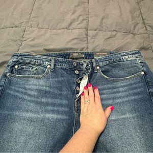 TORRID NWT High-Rise Straight Jeans